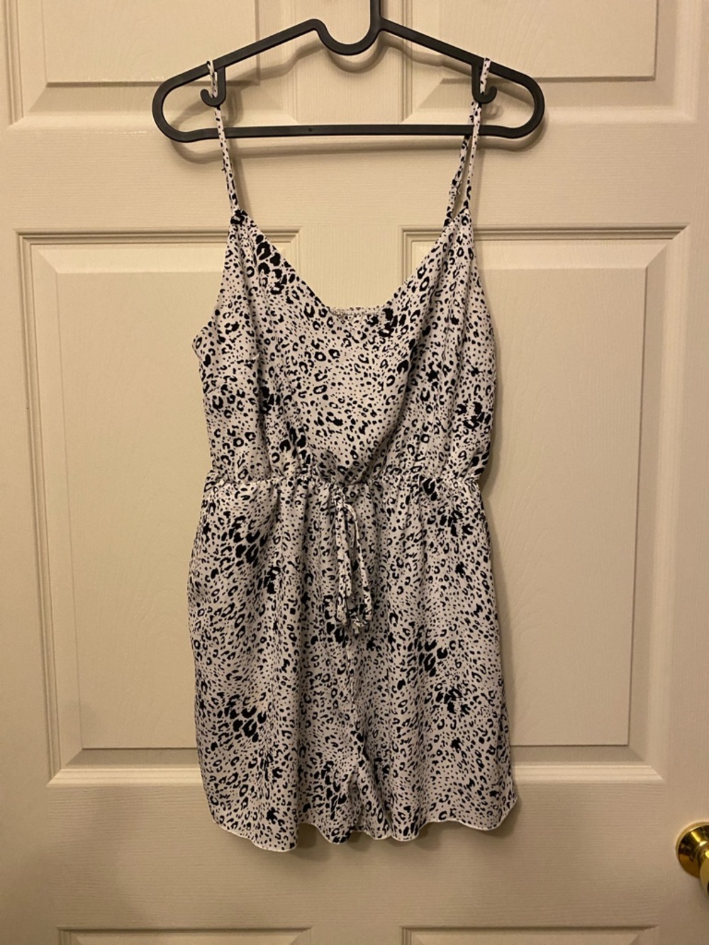 Women’s Size M 7DAYWKND Sleeveless White & Black Spotted Tie-Waist Romper